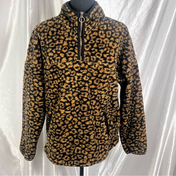 Time and Tru Sweaters - Time & Tru Black Cheetah Fleece Sweater - Size Medium